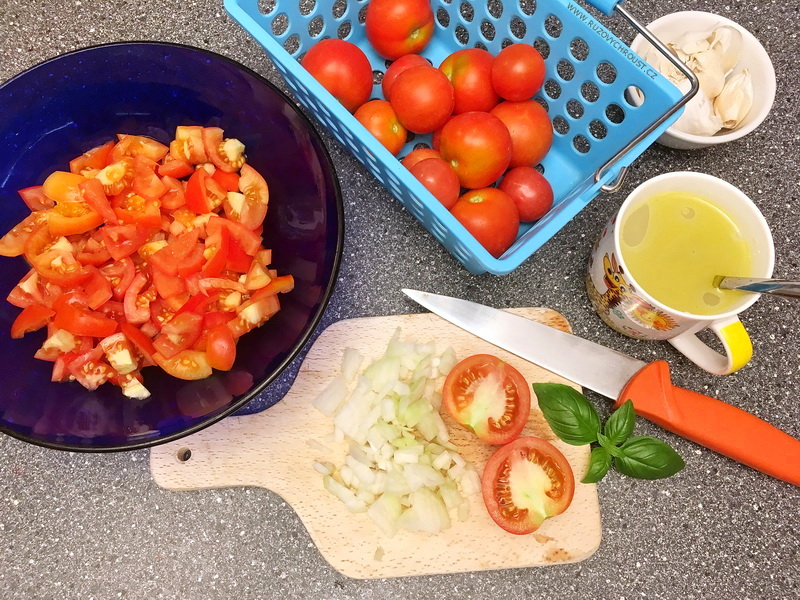 Zapečené gnocchi s rajčaty + rajčatový salát
