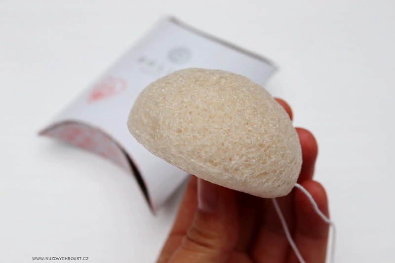 Yope sprchové gely (Kokos a mořská sůl, Yunnan) a Dulcia konjak houbička