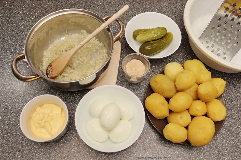 Chlebíčky a jednohubky s bramborovou pomazánkou
