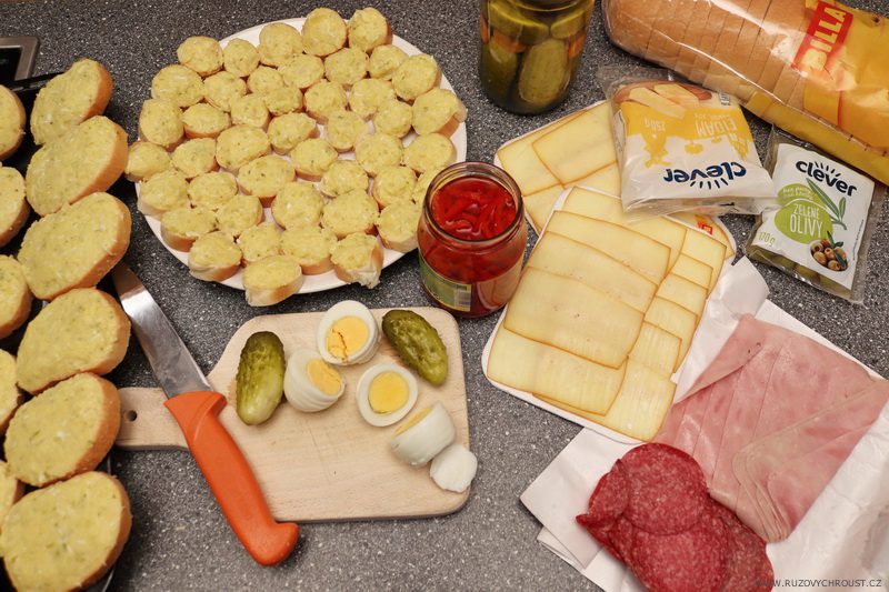 Nejlepší silvestrovské chlebíčky s bramborovou pomazánkou - lepší chlebíčky jste nikdy nejedli! (podrobný foto-recept)