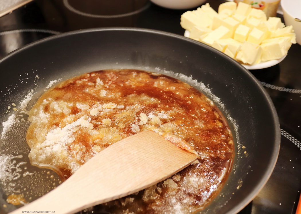 Griliášové řezy - nejlepší vánoční cukroví plné ořechů (obrázkový recept pro začátečníky)