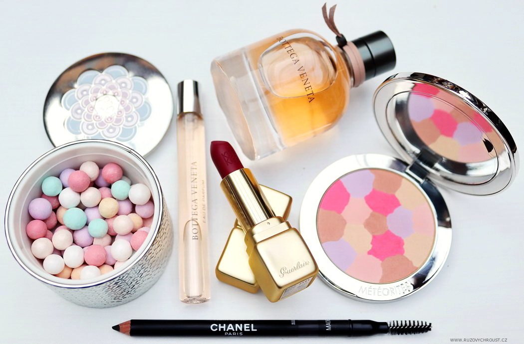 Guerlain Météorites, Chanel tužka na obočí, Guerlain KissKiss rtěnka