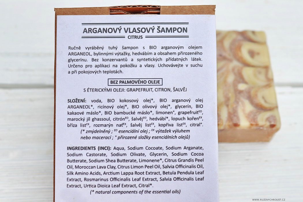 Tuhý šampon a vlasové sérum