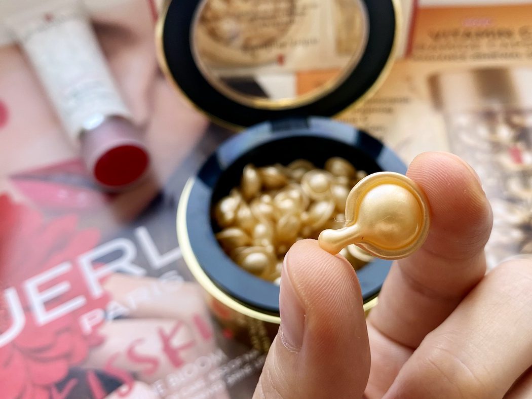 Elizabeth Arden omlazující pleťové sérum Advanced Ceramide v kapslích, pro zpevnění a vyhlazení pleti