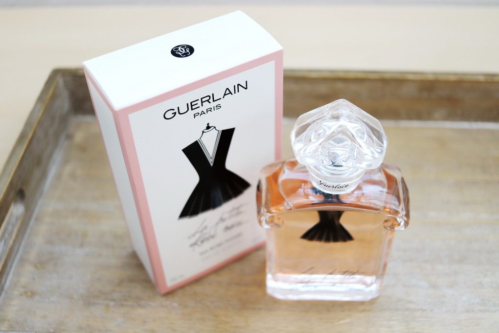 Guerlain La Petite Robe Noire Plissée - francouzská mandlovo-ovocná vůně z roku 2019