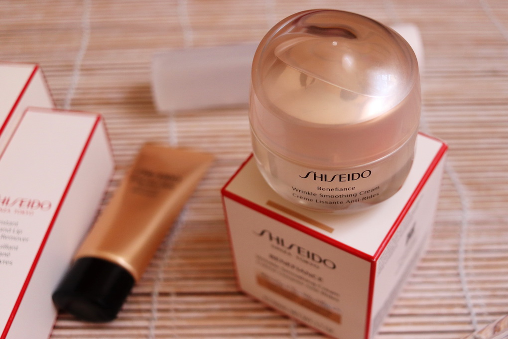 Japonská kosmetika Shiseido - čisticí voda, rozjasňovač, denní a noční krém proti vráskám a odličovač očí a rtů