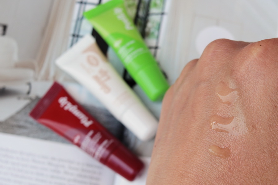ukázka na ruce - peeling Trew, GlowLip a PlumpLip
