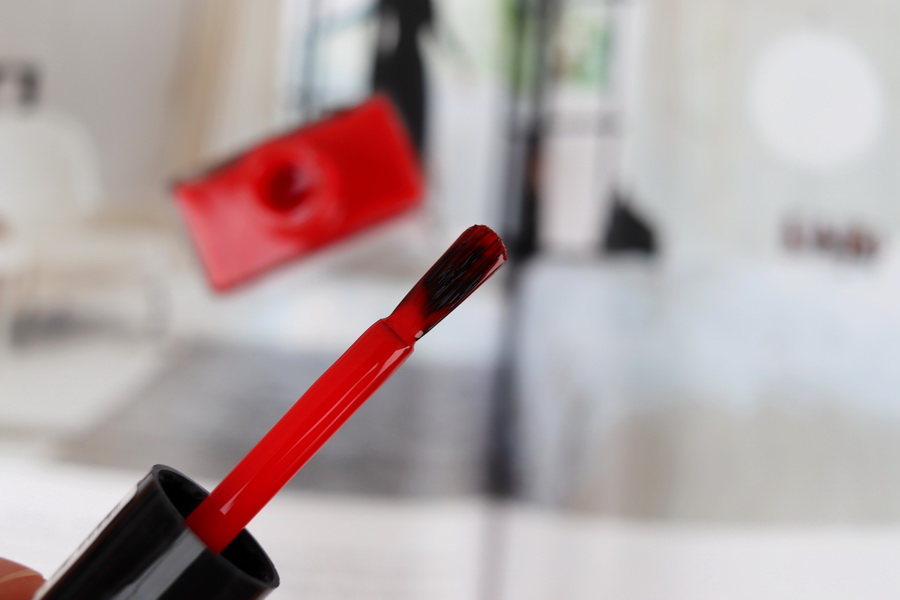 detail štětečku barevného laku Manucurist