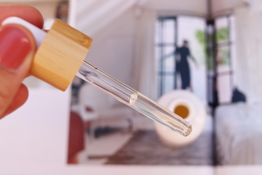 koncentrované anti-age sérum Lobey a detail kapátka