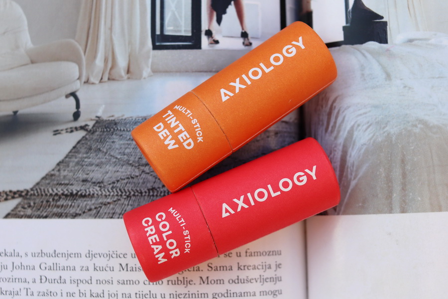 detail obalů Axiology