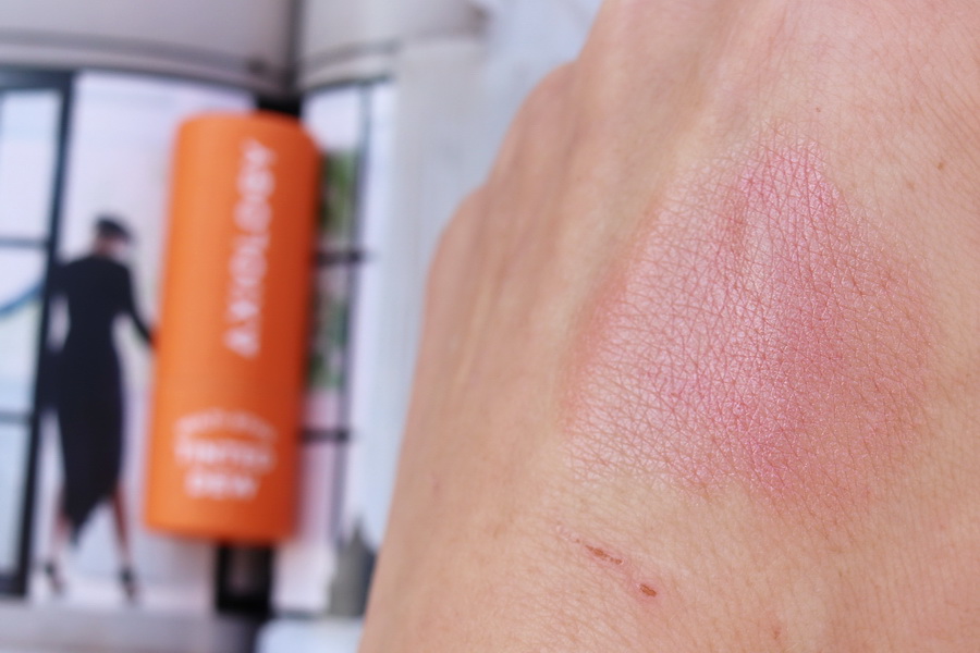 ukázka odstínu The Goodness na hřbetu ruky