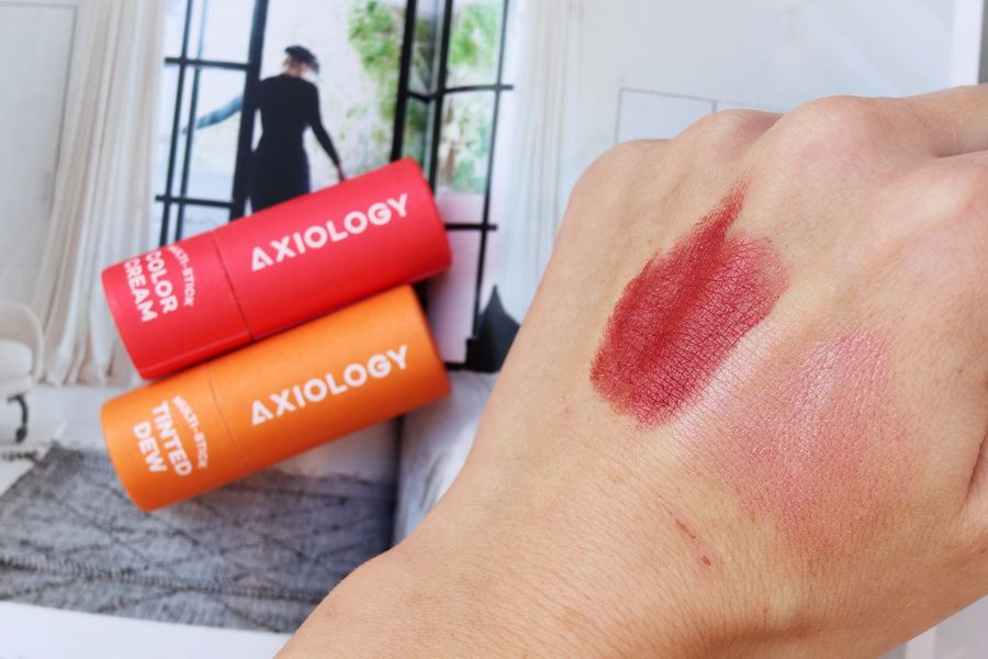 srovnání Color Cream True a Tinted Dew The Goodness na hřbetu ruky