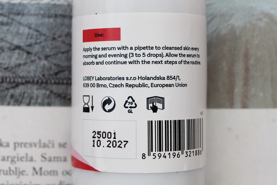 detail etikety lahvičky