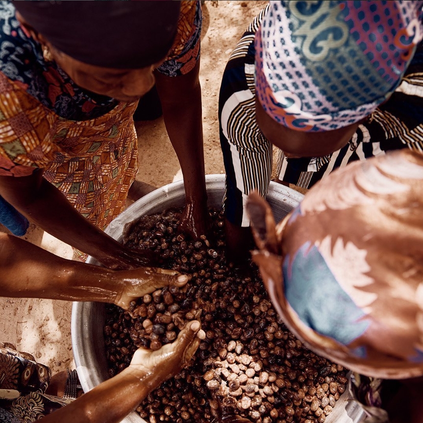 zpracování bambuckého másla v Burkina Faso