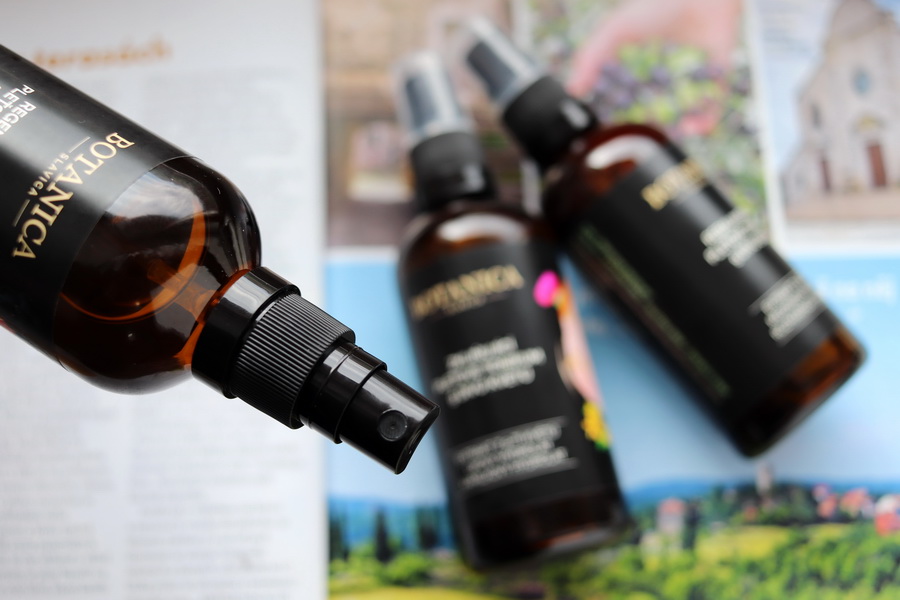 Pleťová tonika Botanica Slavica od Soaphoria: 9 divů plodů, 9 divů květů a 9 divů bylin (3 recenze) 3 detail rozprašovače