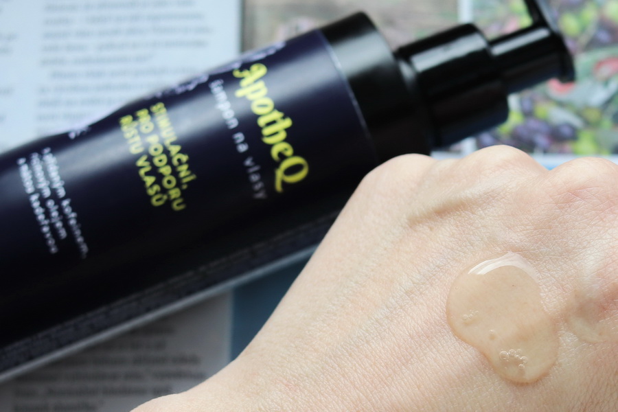 Soaphoria ApotheQ: šampon a kondicionér pro podporu růstu vlasů (2 recenze) 4 ukázka šamponu na hřbetu ruky