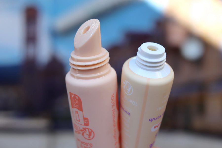 Trew: cukrový peeling na rty s broskví ScrubLip a hydratační olej na rty s leskem GlowLip (2 recenze) 3 cukrový peeling ScrubLip