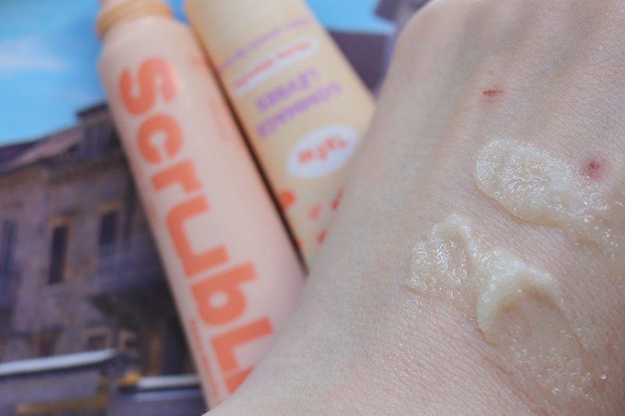 Trew: cukrový peeling na rty s broskví ScrubLip a hydratační olej na rty s leskem GlowLip (2 recenze) 4 cukrový peeling ScrubLip