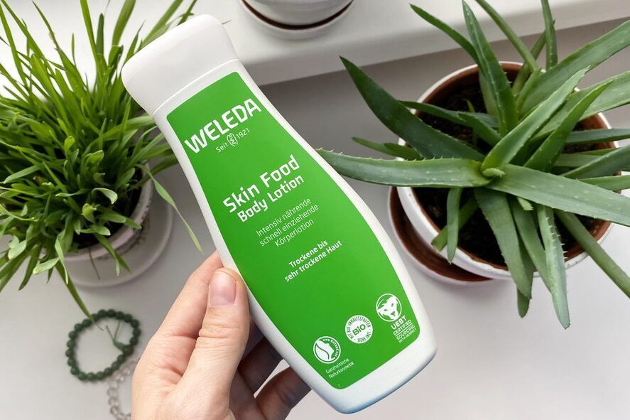 Tělová mléka Weleda: Sensitive pro citlivou pokožku a Skin Food pro extra výživu (2 recenze) 2 Weleda jemné tělové mléko pro citlivou pokožku a výživné tělové mléko Skin Food Lotion
