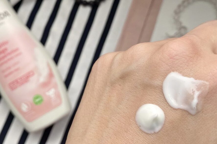 Tělová mléka Weleda: Sensitive pro citlivou pokožku a Skin Food pro extra výživu (2 recenze) 6 Weleda jemné tělové mléko pro citlivou pokožku a výživné tělové mléko Skin Food Lotion